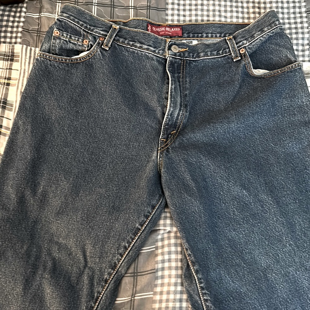 Classic relaxed Levi’s 550 dark blue size 18 misses short.